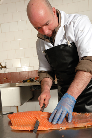 cutting smoked salmon at home